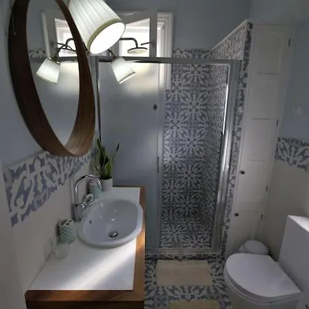 Old Town House At בית נופש
