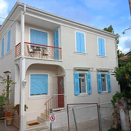 Old Town House At בית נופש *